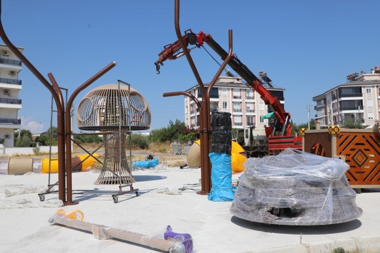 AKSU’YA YENİ PARK ALANLARI KAZANDIRILIYOR