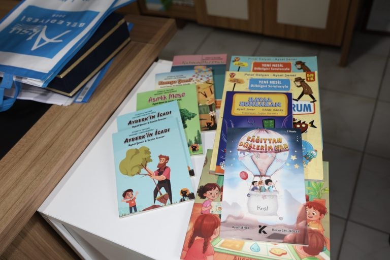 AKSU’DAN DÜNYA SAHNESİNE: EĞİTİMİN NOBEL’İNDE BİR TÜRK KADINI AYSEL ŞENER