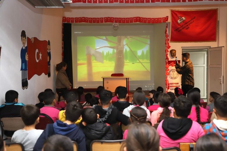 AKSU BELEDİYESİ’NDEN İLKOKUL ÖĞRENCİLERİNE ENERJİ VERİMLİLİĞİ VE SIFIR ATIK EĞİTİMİ