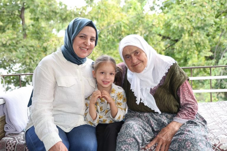 EMİNE YILDIRIM’DAN HASTA VE YAŞLI ZİYARETLERİ