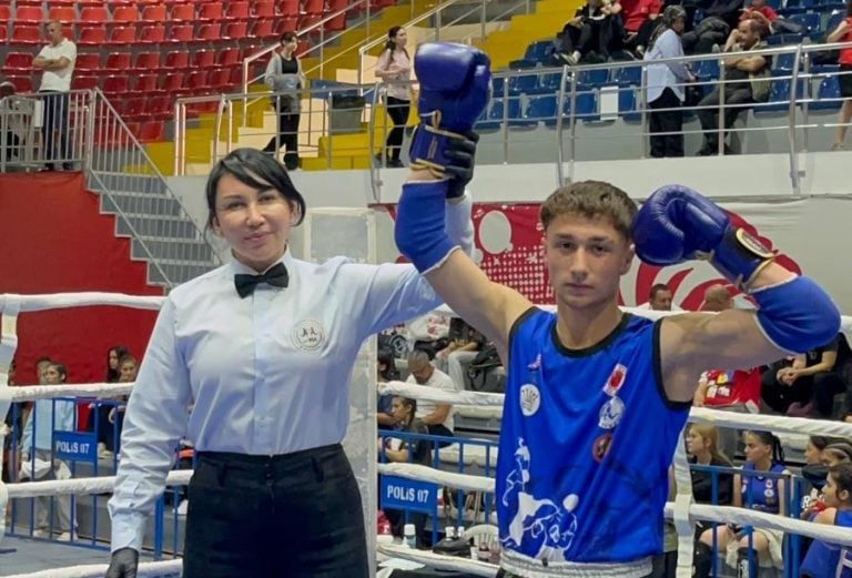 AKSULU SPORCULAR İLLER ARASI MUAY THAİ ŞAMPİYONASINDA BİRİNCİ OLDU
