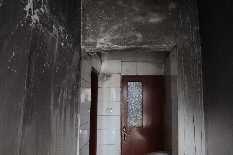 EMİNE YILDIRIM, ÇAMKÖY’DE EVİ YANAN AİLEYİ ZİYARET ETTİ