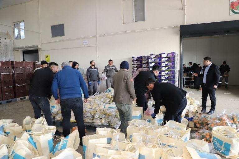 AKSU BELEDİYESİ’NDEN YENİ YIL ÖNCESİ İHTİYAÇ SAHİBİ AİLELERE SOSYAL DESTEK