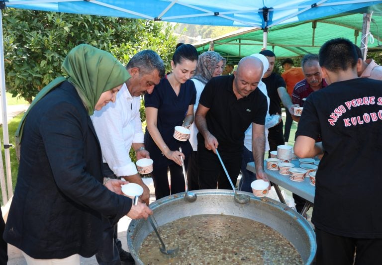 AKSU BELEDİYESİNDEN AŞURE İKRAMI