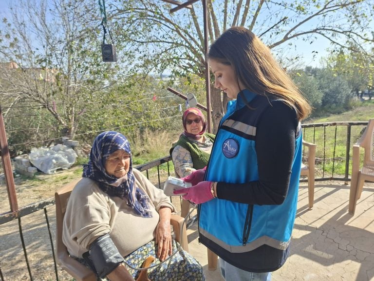 AKSU BELEDİYESİ 35 MAHALLEDE SAĞLIK TARAMASI GERÇEKLEŞTİRİYOR