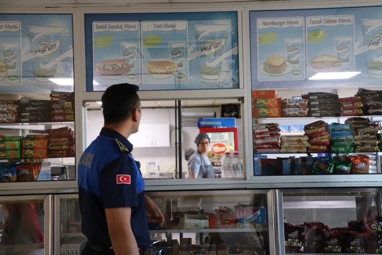 AKSU ZABITA EKİPLERİ OKUL KANTİNLERİNİ DENETLEDİ