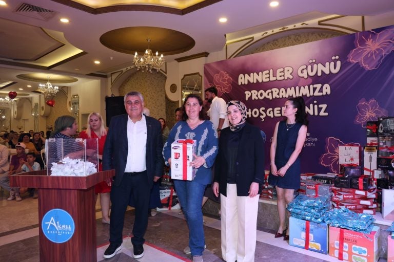 AKSU’DA ANNELER GÜNÜ COŞKUSU