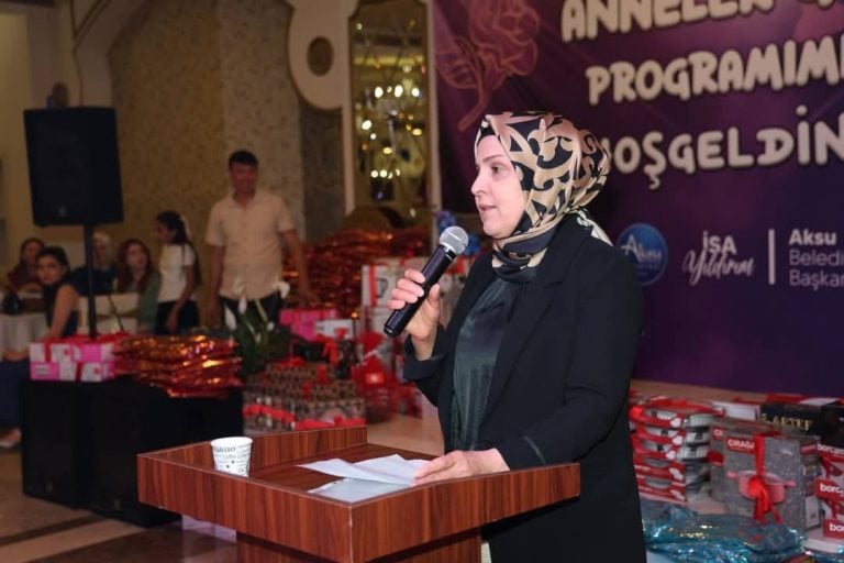 AKSU’DA ANNELER GÜNÜ COŞKUSU