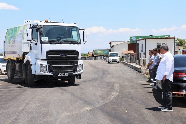 AKSU BELEDİYESİ, ARAÇ FİLOSUNU GÜÇLENDİRMEYE DEVAM EDİYOR