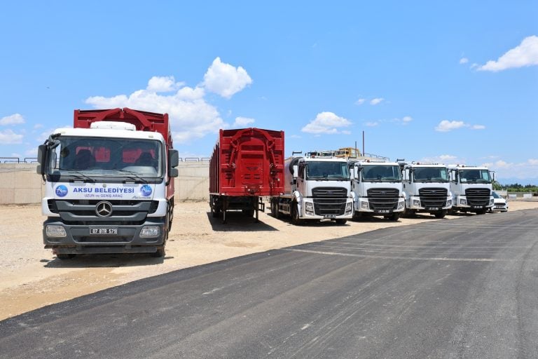 AKSU BELEDİYESİ, ARAÇ FİLOSUNU GÜÇLENDİRMEYE DEVAM EDİYOR