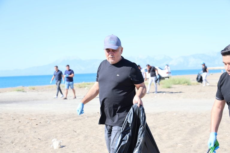 KUMKÖY SAHİLİ, DÜNYA TEMİZLİK GÜNÜNDE TEMİZLENDİ