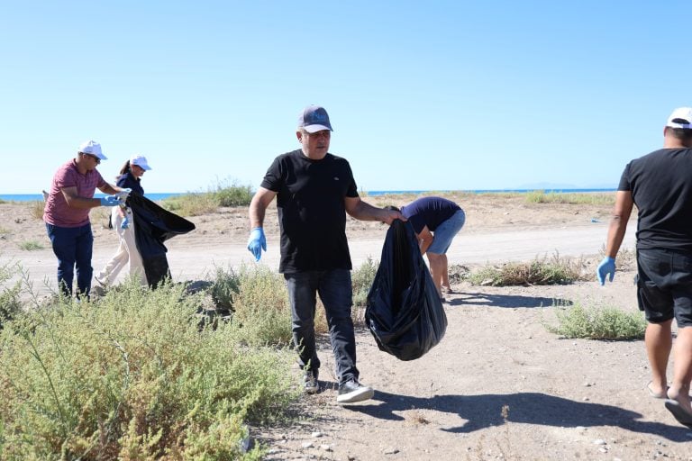 KUMKÖY SAHİLİ, DÜNYA TEMİZLİK GÜNÜNDE TEMİZLENDİ