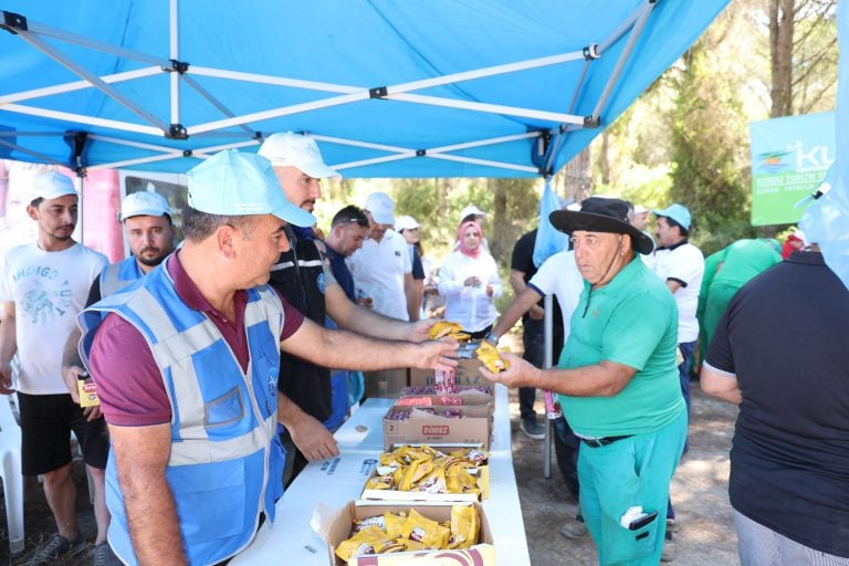 KUMKÖY SAHİLİ, DÜNYA TEMİZLİK GÜNÜNDE TEMİZLENDİ