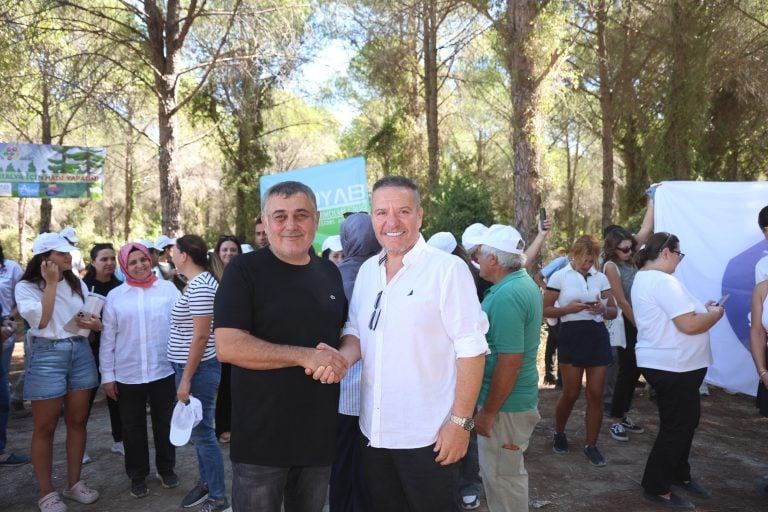 KUMKÖY SAHİLİ, DÜNYA TEMİZLİK GÜNÜNDE TEMİZLENDİ