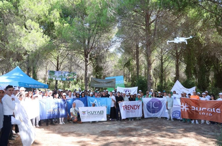 KUMKÖY SAHİLİ, DÜNYA TEMİZLİK GÜNÜNDE TEMİZLENDİ