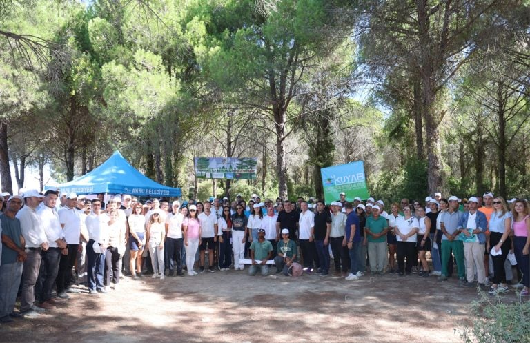 KUMKÖY SAHİLİ, DÜNYA TEMİZLİK GÜNÜNDE TEMİZLENDİ