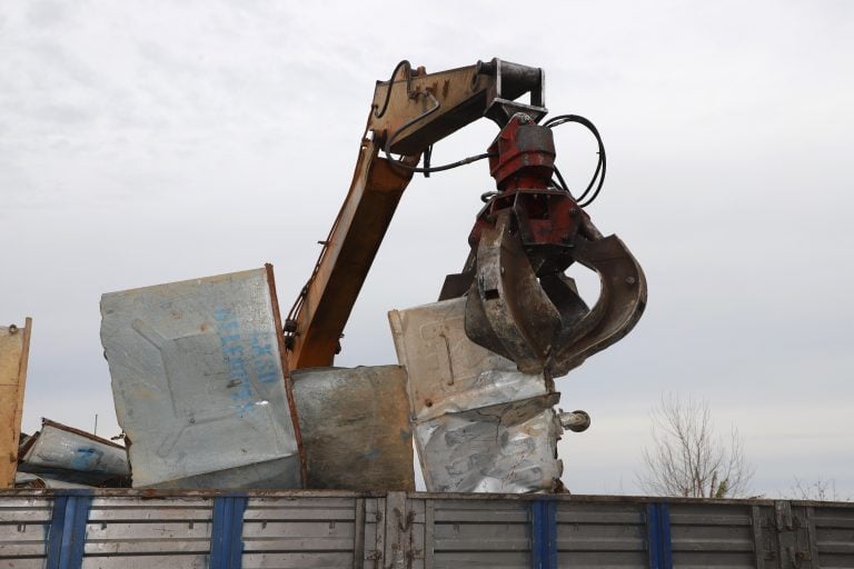 AKSU BELEDİYESİ’NDEN GERİ DÖNÜŞÜMLE EKONOMİYE VE ÇEVREYE KATKI