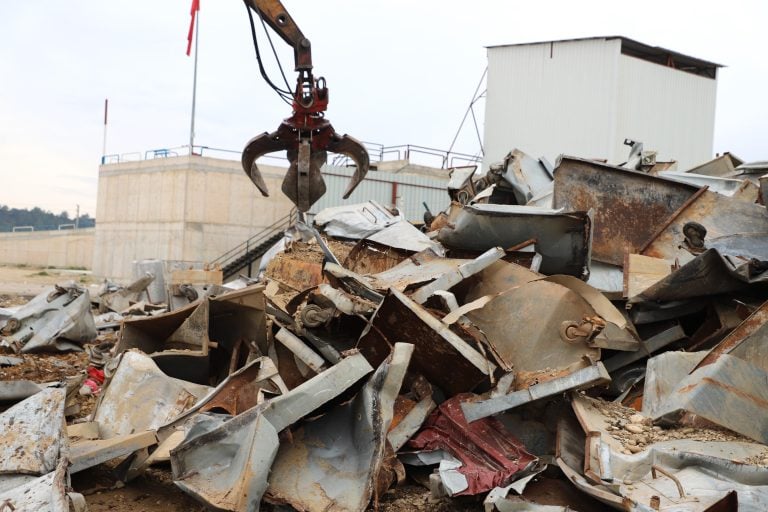 AKSU BELEDİYESİ’NDEN GERİ DÖNÜŞÜMLE EKONOMİYE VE ÇEVREYE KATKI