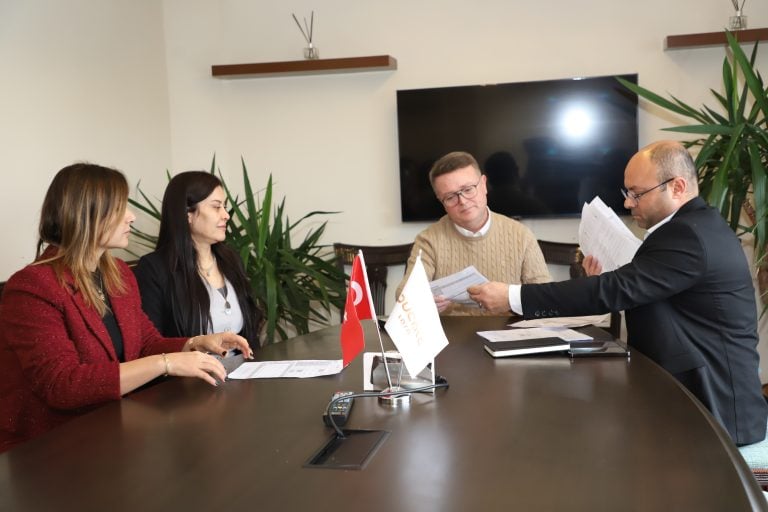 AKSU’DA İSTİHDAMA GÜÇLÜ KÖPRÜ: KARİYER MERKEZİ İŞ ARAYANLARLA İŞVERENLERİ BULUŞTURUYOR