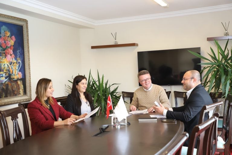 AKSU’DA İSTİHDAMA GÜÇLÜ KÖPRÜ: KARİYER MERKEZİ İŞ ARAYANLARLA İŞVERENLERİ BULUŞTURUYOR