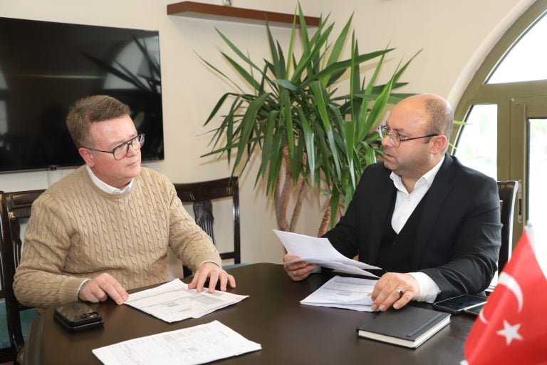 AKSU’DA İSTİHDAMA GÜÇLÜ KÖPRÜ: KARİYER MERKEZİ İŞ ARAYANLARLA İŞVERENLERİ BULUŞTURUYOR