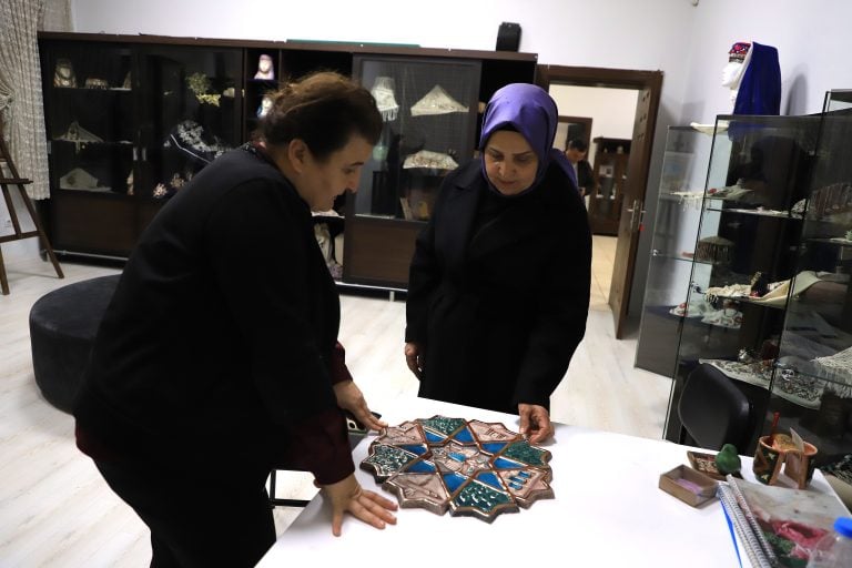 EMİNE YILDIRIM’DAN ANTALYA OLGUNLAŞMA ENSTİTÜSÜ’NE ZİYARET