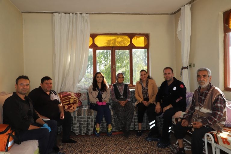 AKSU BELEDİYESİ HASTA ZİYARETLERİNE DEVAM EDİYOR