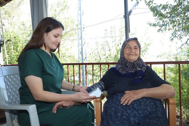 AKSU BELEDİYESİ HASTA ZİYARETLERİNE DEVAM EDİYOR