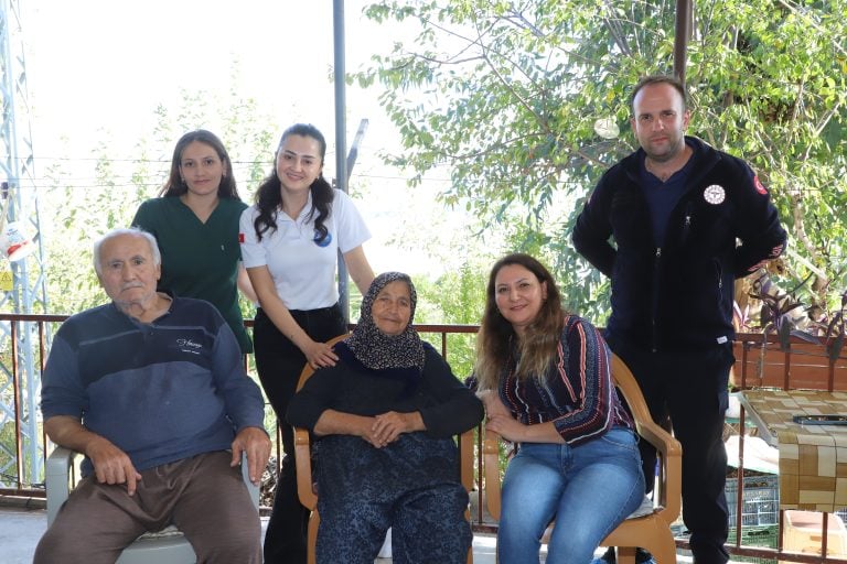 AKSU BELEDİYESİ HASTA ZİYARETLERİNE DEVAM EDİYOR