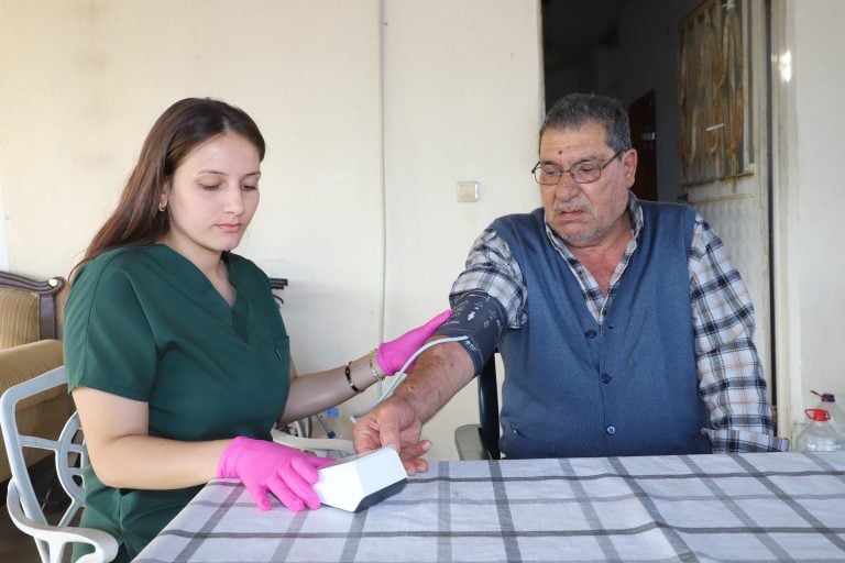 AKSU BELEDİYESİ HASTA ZİYARETLERİNE DEVAM EDİYOR