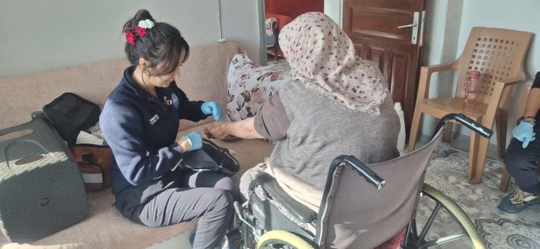 AKSU BELEDİYESİ HASTA ZİYARETLERİNE DEVAM EDİYOR