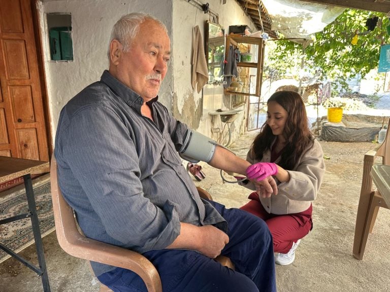 AKSU BELEDİYESİ 35 MAHALLEDE SAĞLIK TARAMASI GERÇEKLEŞTİRİYOR