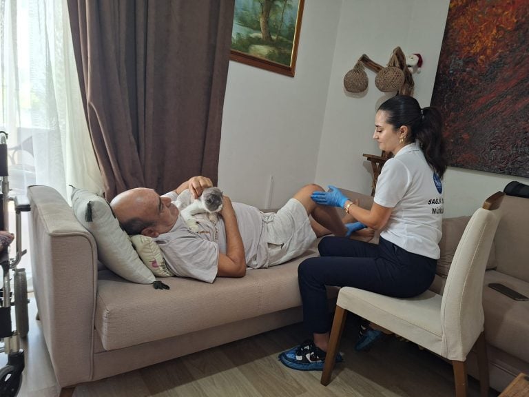 AKSU BELEDİYESİ 35 MAHALLEDE SAĞLIK TARAMASI GERÇEKLEŞTİRİYOR