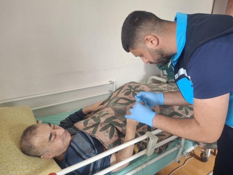 AKSU BELEDİYESİ HASTA ZİYARETLERİNE DEVAM EDİYOR