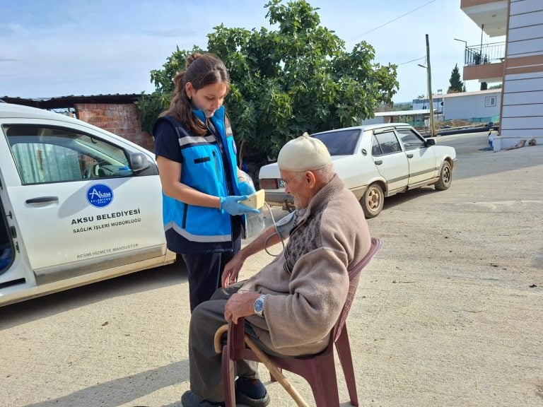 AKSU BELEDİYESİ 35 MAHALLEDE SAĞLIK TARAMASI GERÇEKLEŞTİRİYOR