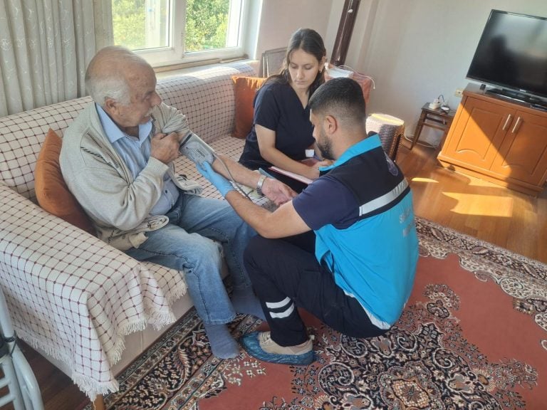 AKSU BELEDİYESİ HASTA ZİYARETLERİNE DEVAM EDİYOR