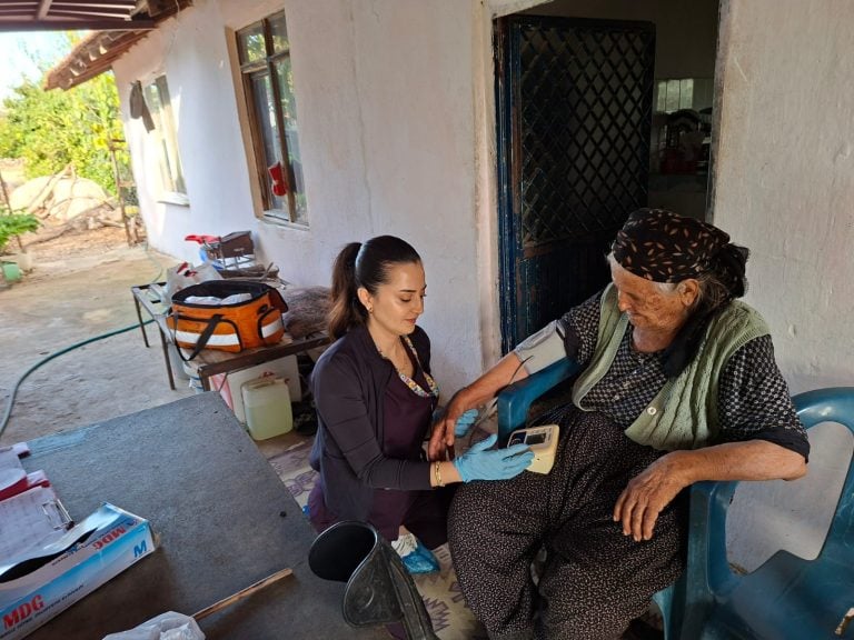 AKSU BELEDİYESİ 35 MAHALLEDE SAĞLIK TARAMASI GERÇEKLEŞTİRİYOR