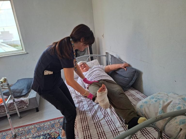 AKSU BELEDİYESİ 35 MAHALLEDE SAĞLIK TARAMASI GERÇEKLEŞTİRİYOR