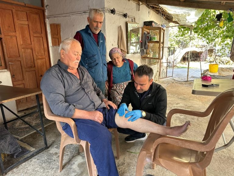 AKSU BELEDİYESİ 35 MAHALLEDE SAĞLIK TARAMASI GERÇEKLEŞTİRİYOR