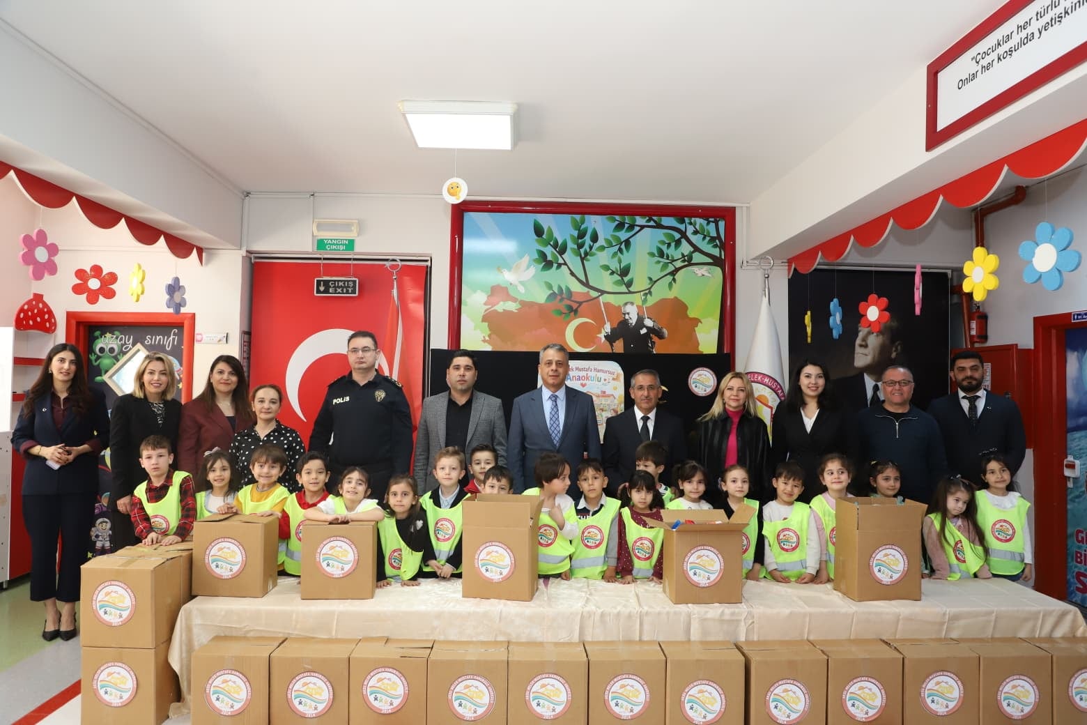 AKSU’DA ANAOKULU ÖĞRENCİLERİNDEN ANLAMLI ETKİNLİK, 52 KOLİ SEVGİYLE PAKETLENDİ