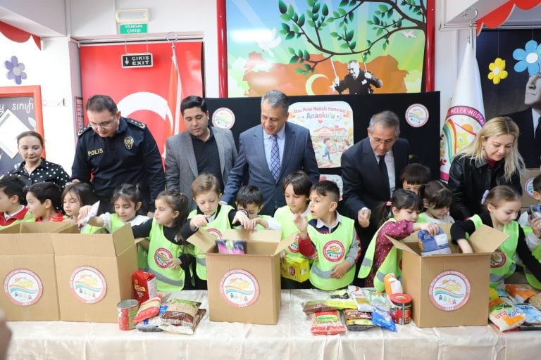 AKSU’DA ANAOKULU ÖĞRENCİLERİNDEN ANLAMLI ETKİNLİK, 52 KOLİ SEVGİYLE PAKETLENDİ
