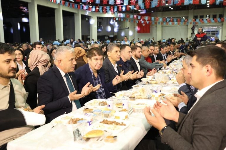 AKSU’DA BİNLERCE VATANDAŞ AYNI SOFRADA BULUŞTU