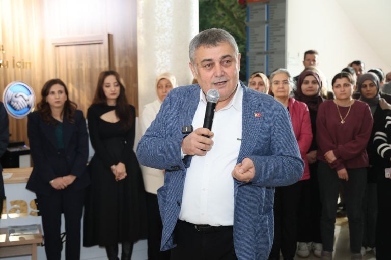 AKSU BELEDİYE BAŞKANI İSA YILDIRIM PERSONELİYLE BAYRAMLAŞTI