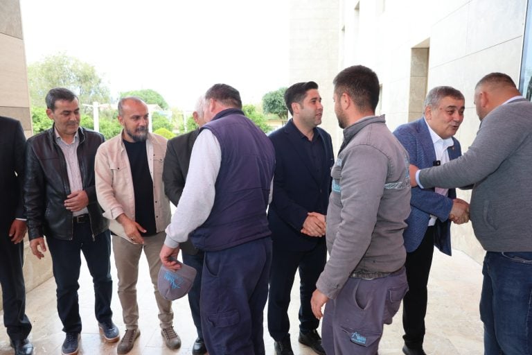 AKSU BELEDİYE BAŞKANI İSA YILDIRIM PERSONELİYLE BAYRAMLAŞTI