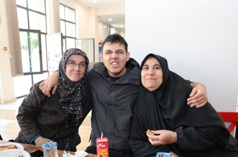 AKSU’DA OTİZM FARKINDALIK HAFTASI’NDA GÖNÜLLERİ ISITAN PROGRAM