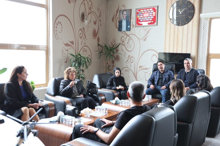 AKSU’DA OTİZM FARKINDALIK HAFTASI’NDA GÖNÜLLERİ ISITAN PROGRAM