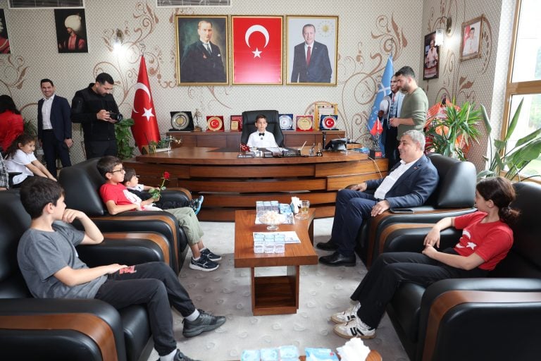 BAŞKAN YILDIRIM 23 NİSAN’DA KOLTUĞUNU TEMSİLİ BAŞKANLARA DEVRETTİ