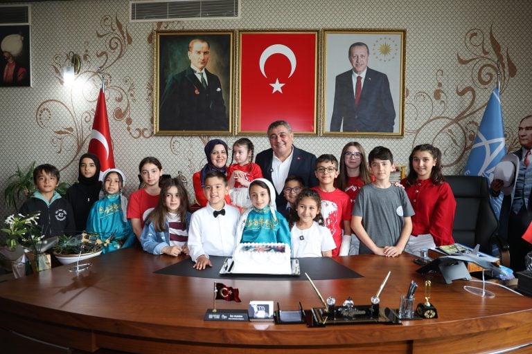 BAŞKAN YILDIRIM 23 NİSAN’DA KOLTUĞUNU TEMSİLİ BAŞKANLARA DEVRETTİ