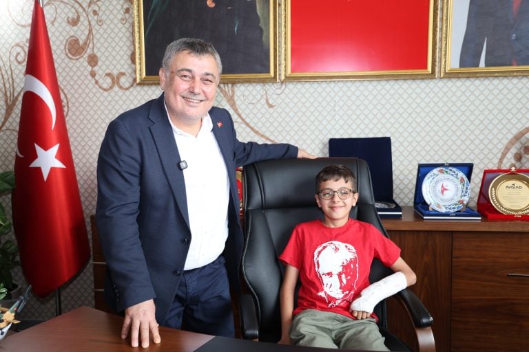 BAŞKAN YILDIRIM 23 NİSAN’DA KOLTUĞUNU TEMSİLİ BAŞKANLARA DEVRETTİ