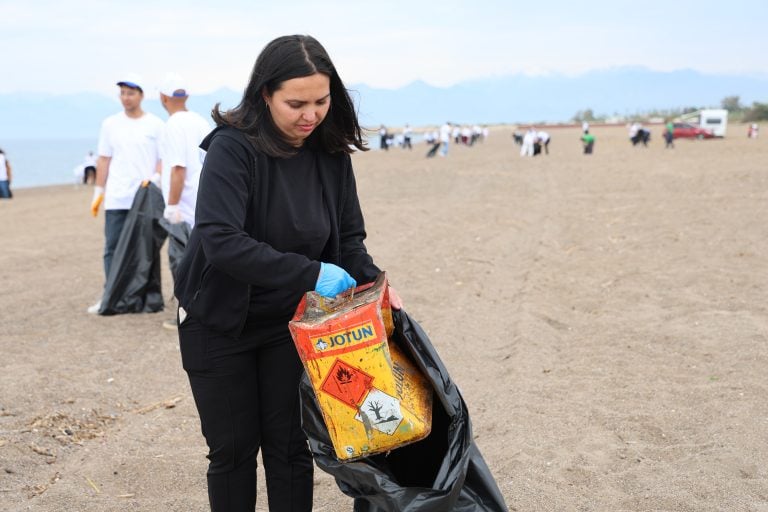 KUMKÖY SAHİLİNDE “BİR SAHİL, BİN YAŞAM” İÇİN ORTAK HAREKET